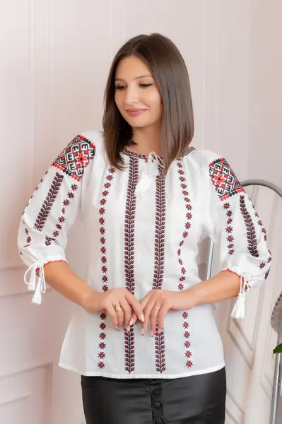 Bluza tip ie alba cu motiv geometric negru Zamfira 02