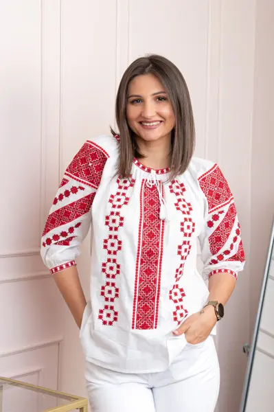 Bluza tip ie alba cu motiv geometric rosu Ioana