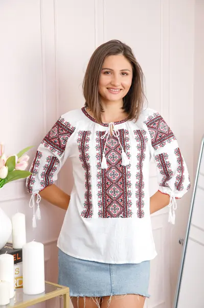 Bluza tip ie alba cu motiv geometric rosu Simina