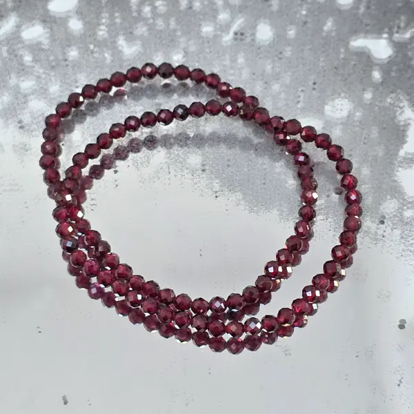 Bratara fatetata granat 4 mm