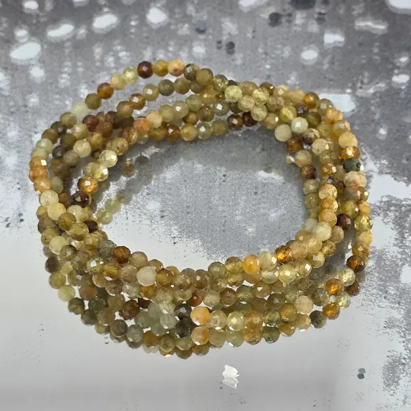Bratara fatetata granat grosular 4 mm