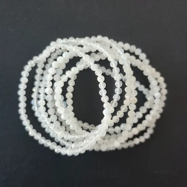 Bratara piatra lunii alba fatetata 4 mm