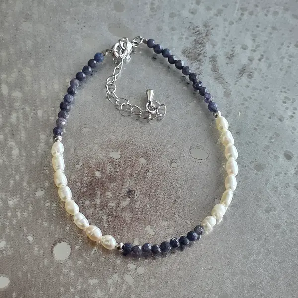 Bratara reglabila fatetata safir si perle 3.5 mm