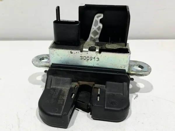 Broasca capota spate 5K0827505A Volkswagen Passat B6 3C (2005-2010)
