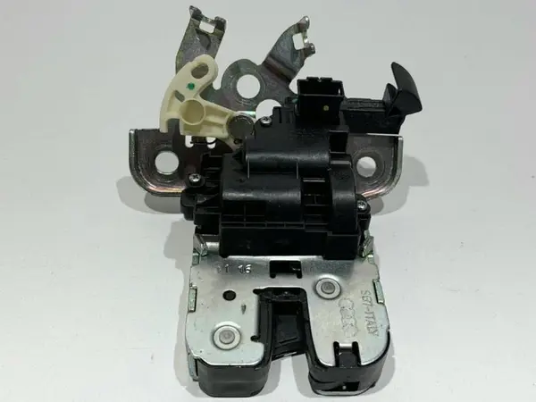 Broasca capota spate 8R0827505A Skoda Rapid (2012-2017)