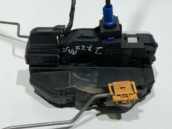Broasca usa dreapta fata 13579523 Opel Astra J facelift (2012-2015)
