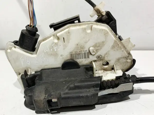 Broasca usa dreapta fata 5N1837016C Volkswagen Passat CC (2008-2012)