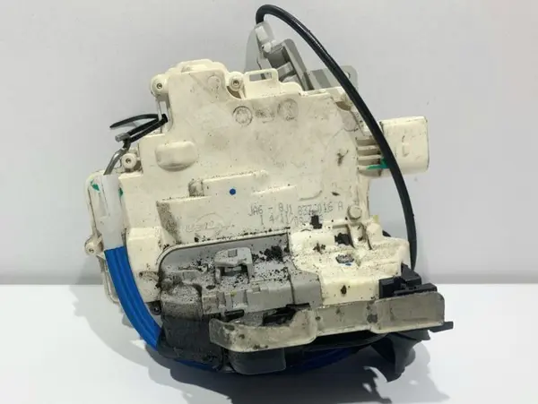 Broasca usa dreapta fata 8J1837016A Volkswagen Tiguan (2007-2011)