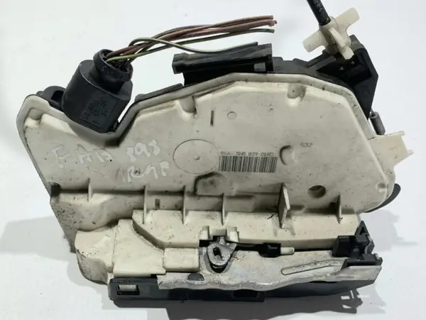 Broasca usa dreapta spate 5N0839016D Skoda Superb 2 (2008-2013)