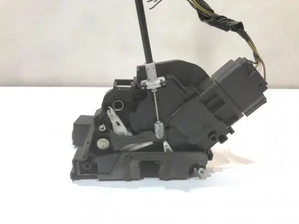 Broasca usa stanga fata 3m5a-r21813-et Ford C-Max facelift (2007-2010)