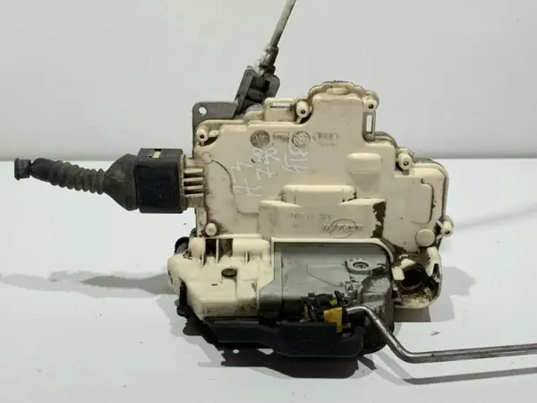 Broasca usa stanga fata 4F1837015 Audi A3 (2003-2008) [8P1]