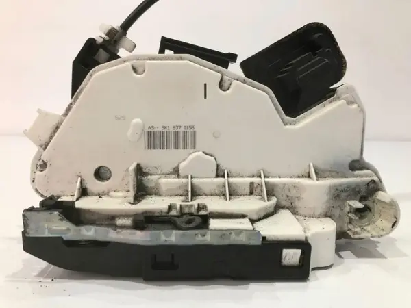 Broasca usa stanga fata 5k1837015b Volkswagen Golf 6 (2008-2013)