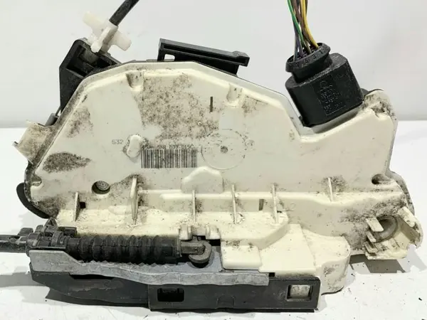 Broasca usa stanga fata 5N1837015C Skoda Superb 2 (2008-2013)