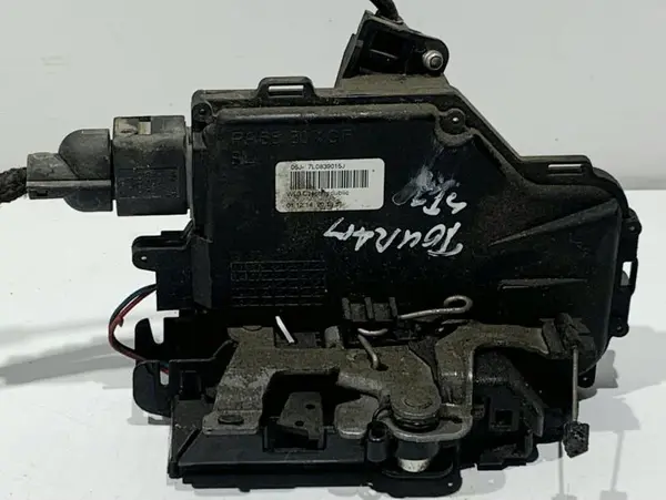 Broasca usa stanga spate 7L0839015J Volkswagen Touareg facelift (2006-2010)