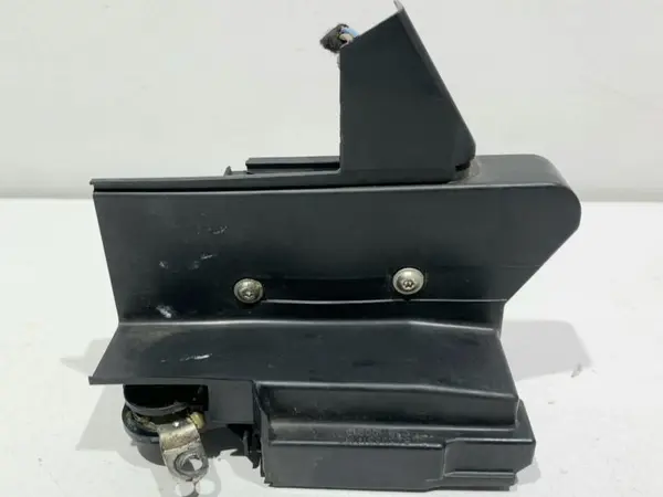 Broasca usa stanga spate 825035141R Dacia Logan 2 (2012-2017)