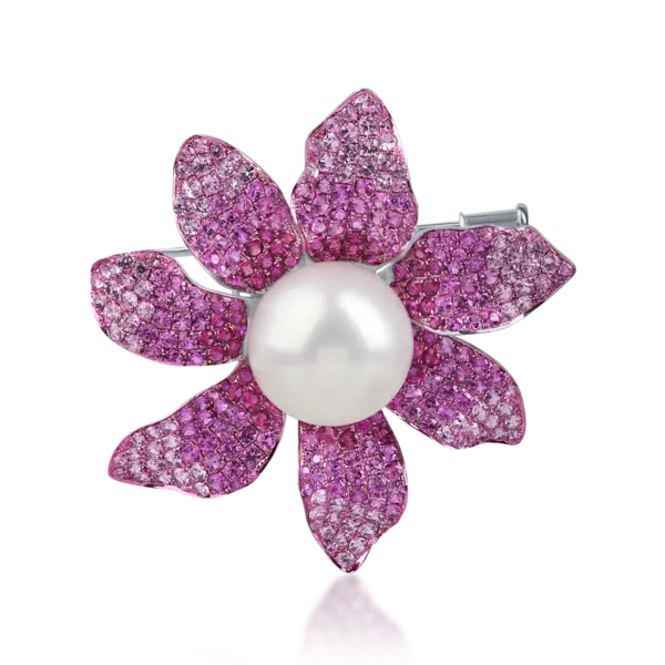 Brosa floare din aur alb cu perla de cultura, rubine de 5.1ct si safire roz de 2.29ct