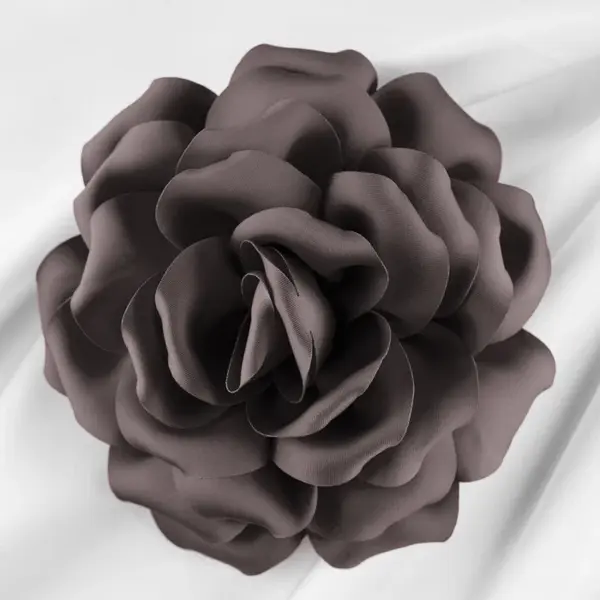 Brosa floare gri inchis cu diametru de 15 cm, cu clips pentru par