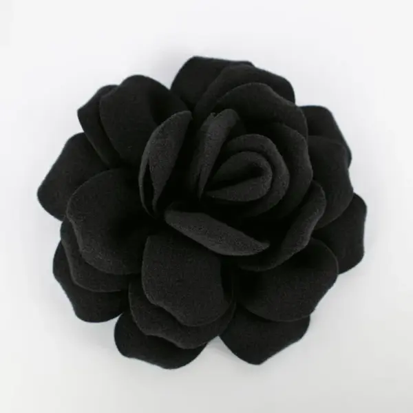 Brosa floare neagra cu diametru de 20 cm din stofa, cu clips si ac
