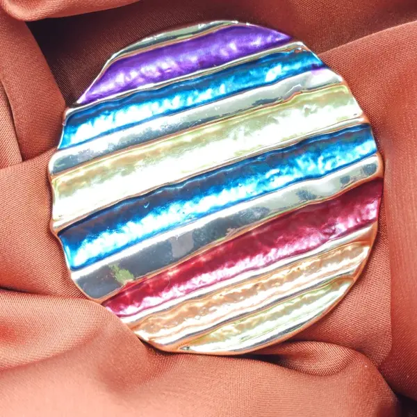 Brosa magnetica aurie, model geometric rotund cu elemente emailate multicolore