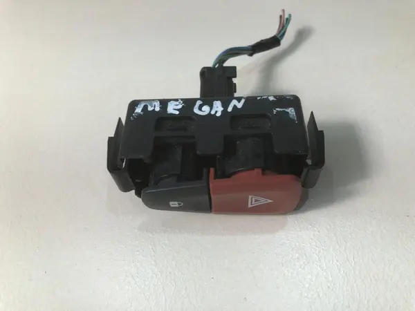Buton avarie 8200214898 Renault Scenic 3 (2009-2011)