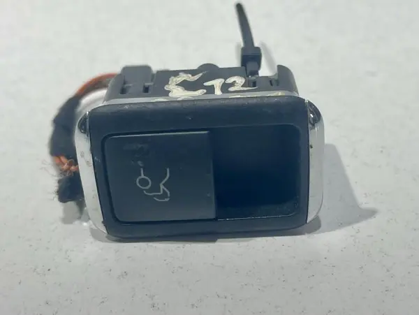 Buton deschidere portbagaj / haion A2128204410 Mercedes E-Class (2009-2016) [W212]