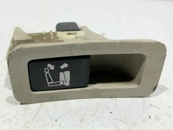 Buton reglaj scaun 8610A051 Peugeot 4007(2007-2009)