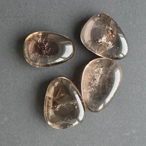 Cabochon cuart fumuriu rulat