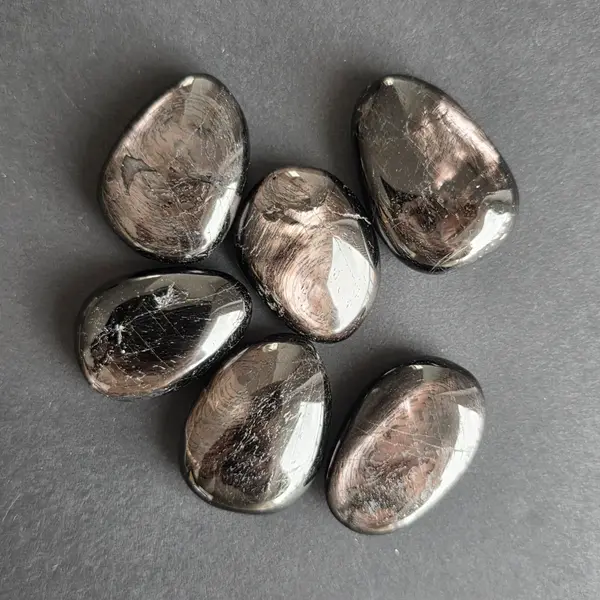 Cabochon hipersten