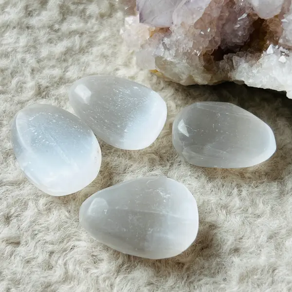 Cabochon selenit