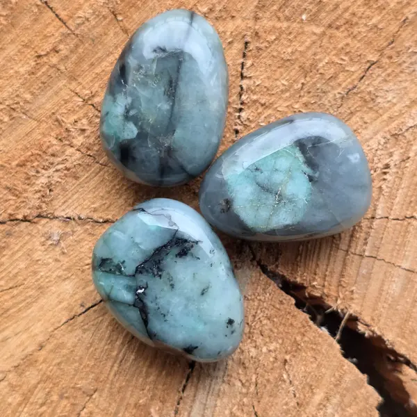 Cabochon smarald rulat
