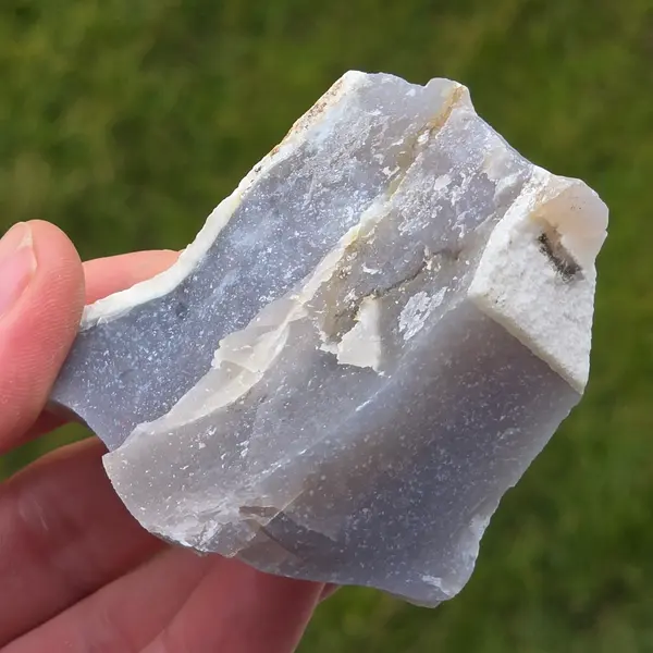Calcedonie albastra (India) piatra bruta m1