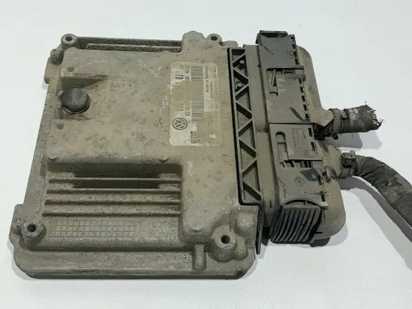 Calculator motor ecu 03G906021QJ Volkswagen Touran facelift (2006-2010) 1.9 tdi BLS