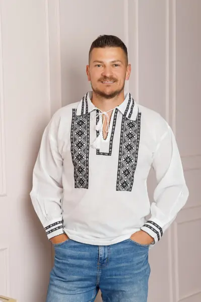 Camasa barbateasca traditionala alba cu motiv geometric negru Traian