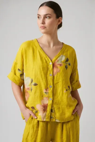 Camasa din in cu imprimeu floral si decolteu in V, galbena