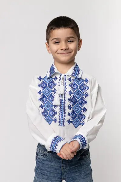 Camasa traditionala de baieti alba cu motiv geometric albastru Raul