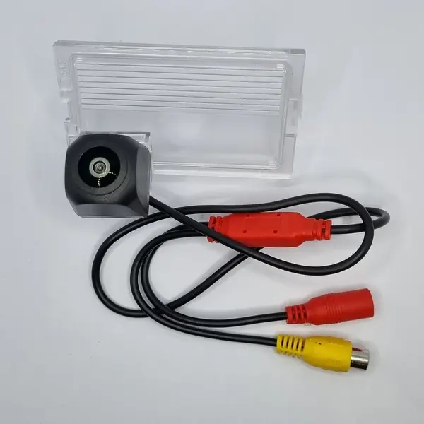 Camera marsarier dedicata Land Rover Discovery III 2004 - 2009 tip lampa numar, AHD 720P, Night Vision, rezistenta la apa si praf, cablu video 6m