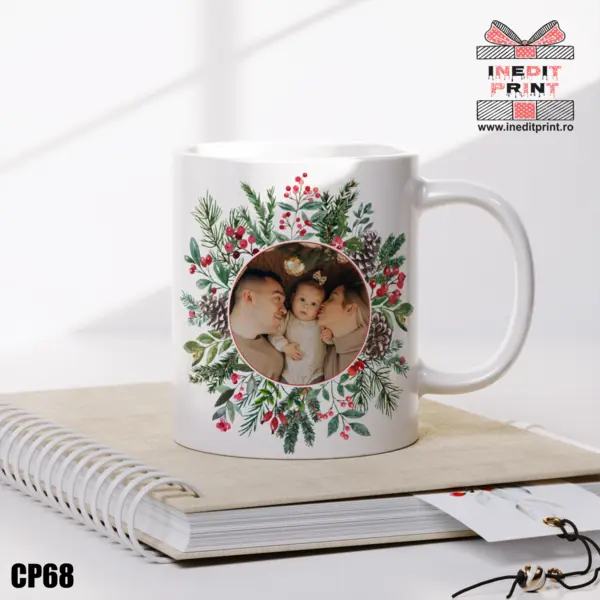 Cana personalizata Craciun Fericit CP68 Interior si toartă vișinie