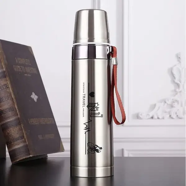 Cana termos 750ml cu perete dublu si capac etans – pentru bauturi calde sau reci