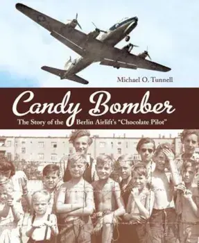 Candy Bomber: The Story of the Berlin Airlift's 'Chocolate Pilot', Paperback/Michael O. Tunnell