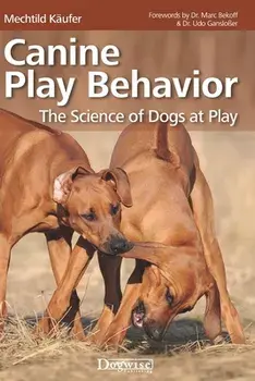 Canine Play Behavior: The Science of Dogs at Play, Paperback/Mechtild Käufer