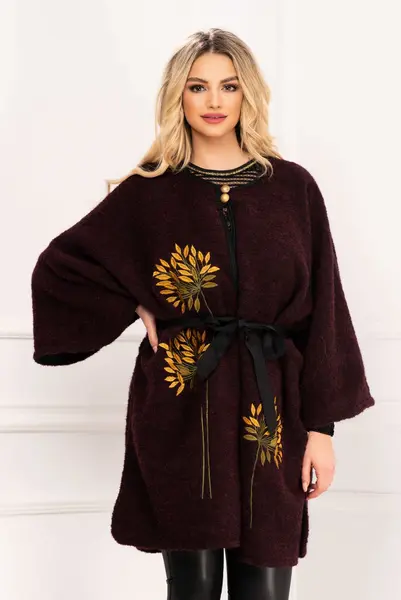 Capa eleganta grena din lana cu broderie mustar