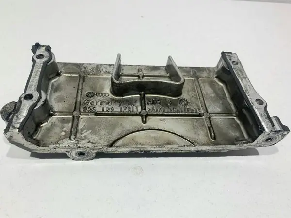 Capac chiuloasa stanga 059109129T Audi A8 (2009-2017) [4H] D4 3.0 tdi CRCA 245 cp