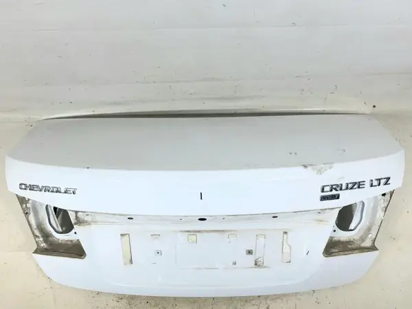 Capota portbagaj culoare alba Chevrolet Cruze (2012->) [J308]