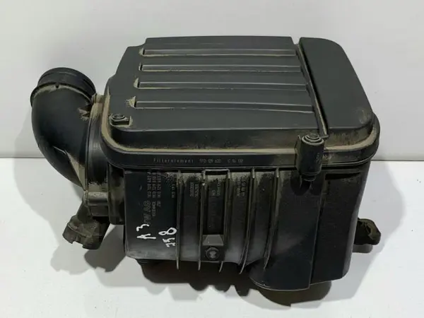 Carcasa filtru aer 1K0129607AQ Volkswagen Golf 6 (2008-2013) 1.6 mpi BSE