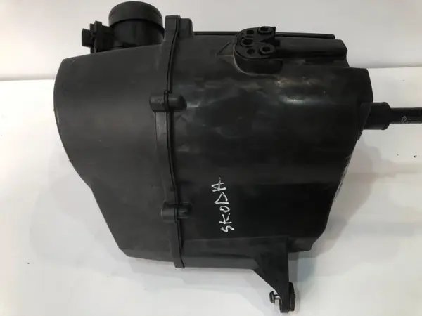 Carcasa filtru aer cu debitmetru 6r0129607e Audi A1 (2010-2014) [8X] 1.2 tdi CFWA
