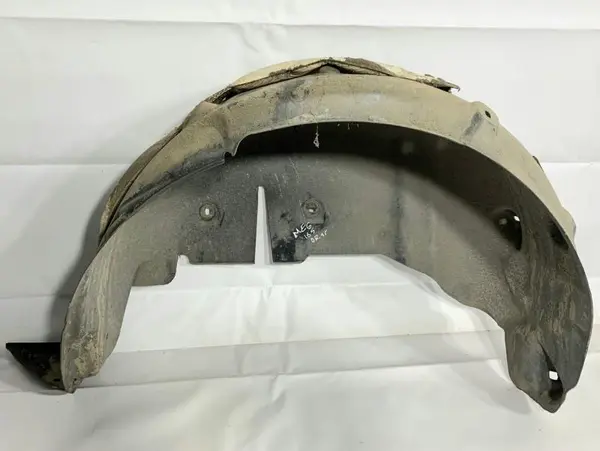 Carenaj roata dreapta spate Renault Megane 3 facelift (2012-2016)
