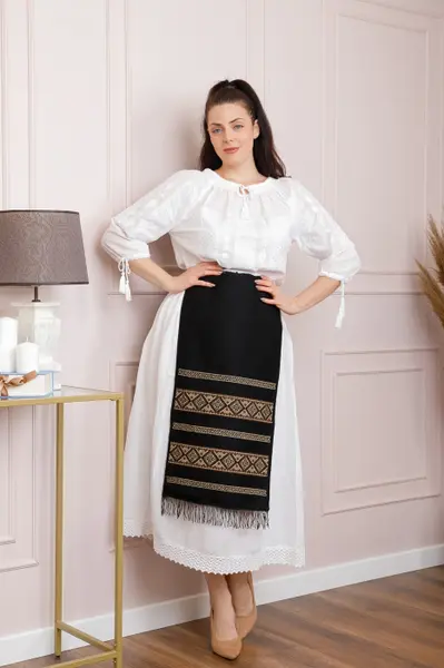 Catrinta traditionala neagra cu broderie geometrica crem Ileana