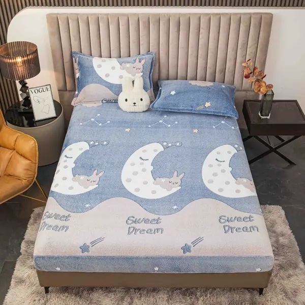Cearsaf CoCoLiNo, JoJo Home, cu Elastic, 180x200x25cm, 2 fete de perne, 50x70cm, Bleu, Alb, Luna, Stele, Iepurasi