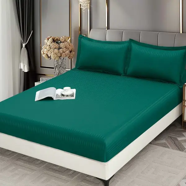 Cearsaf cu Elastic 180x200 cm Damasc Finetat, 70% Bumbac, si 2 Fete de Perna 50x70 cm, Verde