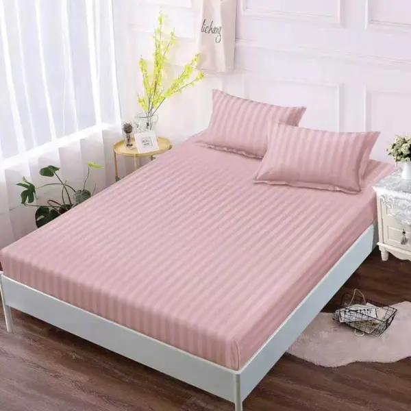 Cearsaf cu Elastic 180x200 cm Damasc Finetat, si 2 Fete de Perna 50x70 cm, Roz